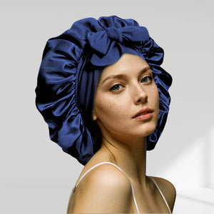 Venyra Nocta – Bonnet en soie Bleu Saphir